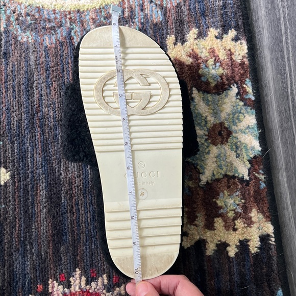 Gucci Interlocking GG Shearling Slides - Picture 16 of 16